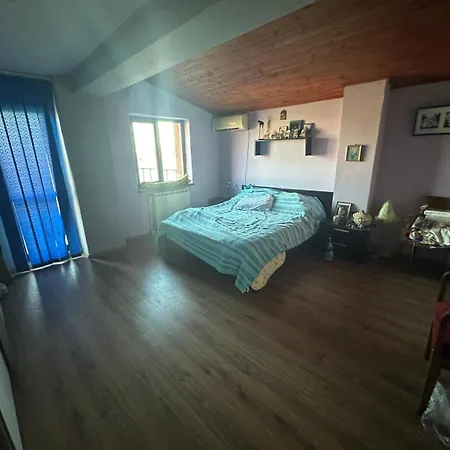 Casuta De Vis Tatil Evi Bükreş